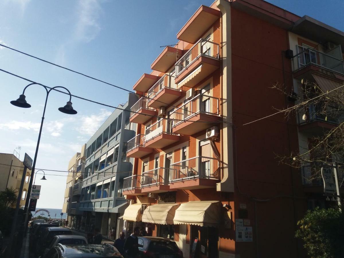 Casa Floridea -Mediterranea Sicilia Apt Cefalù Buitenkant foto