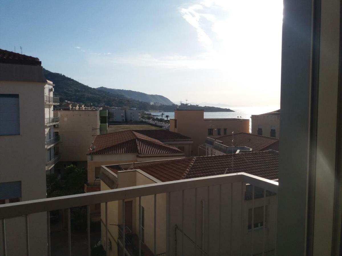 Casa Floridea -Mediterranea Sicilia Apt Cefalù Buitenkant foto